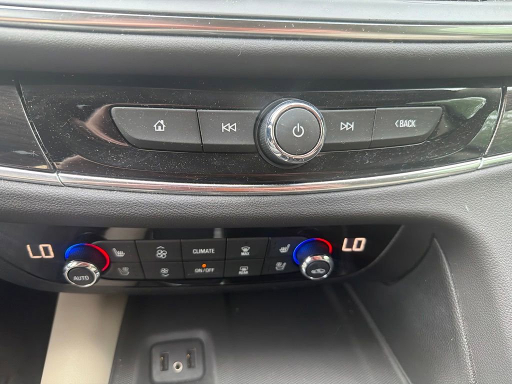 Used 2018 Buick Enclave Premium AWD/4WD image 29