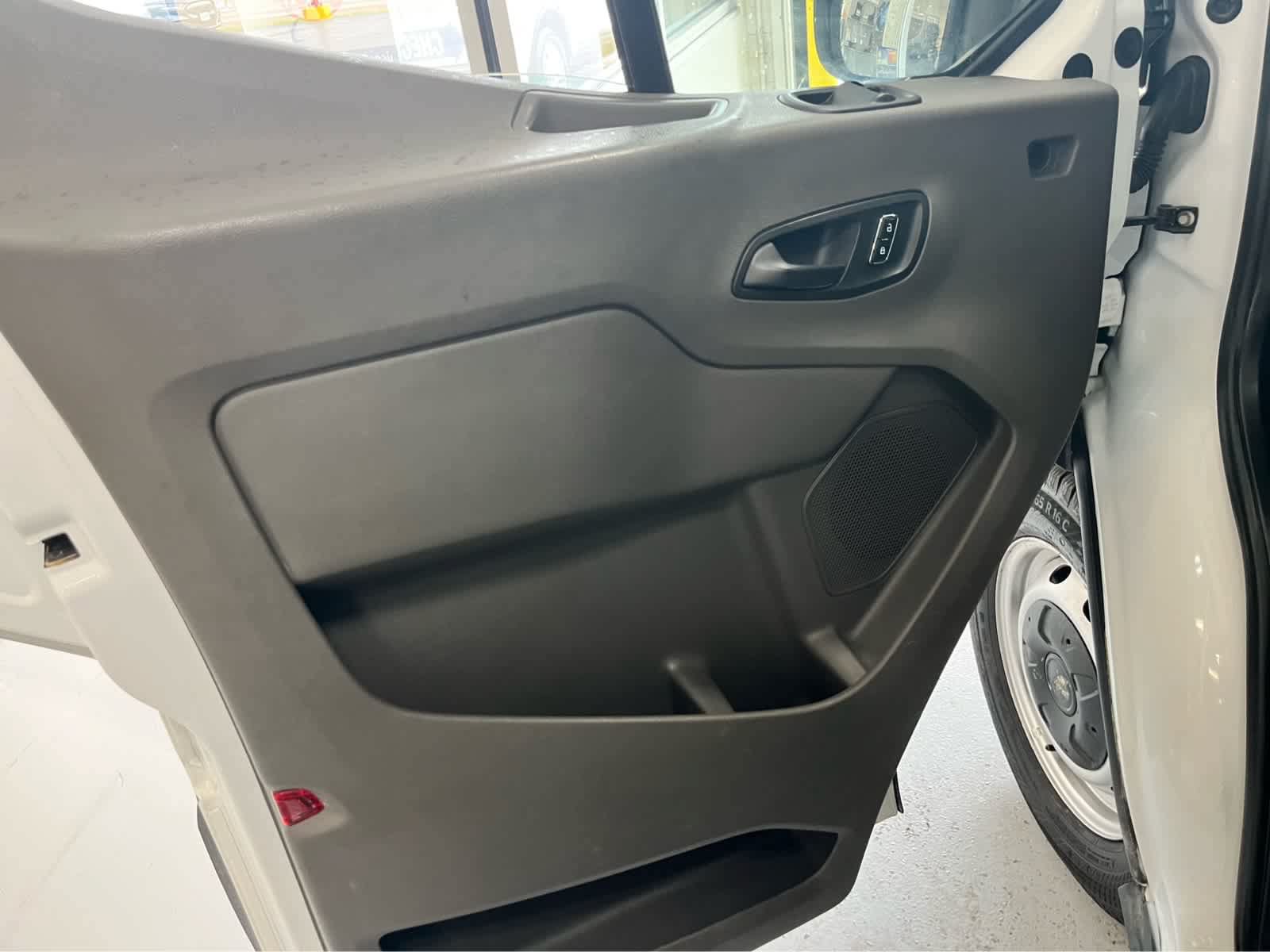 Used 2024 Ford Transit 250 148 Medium Roof RWD image 17