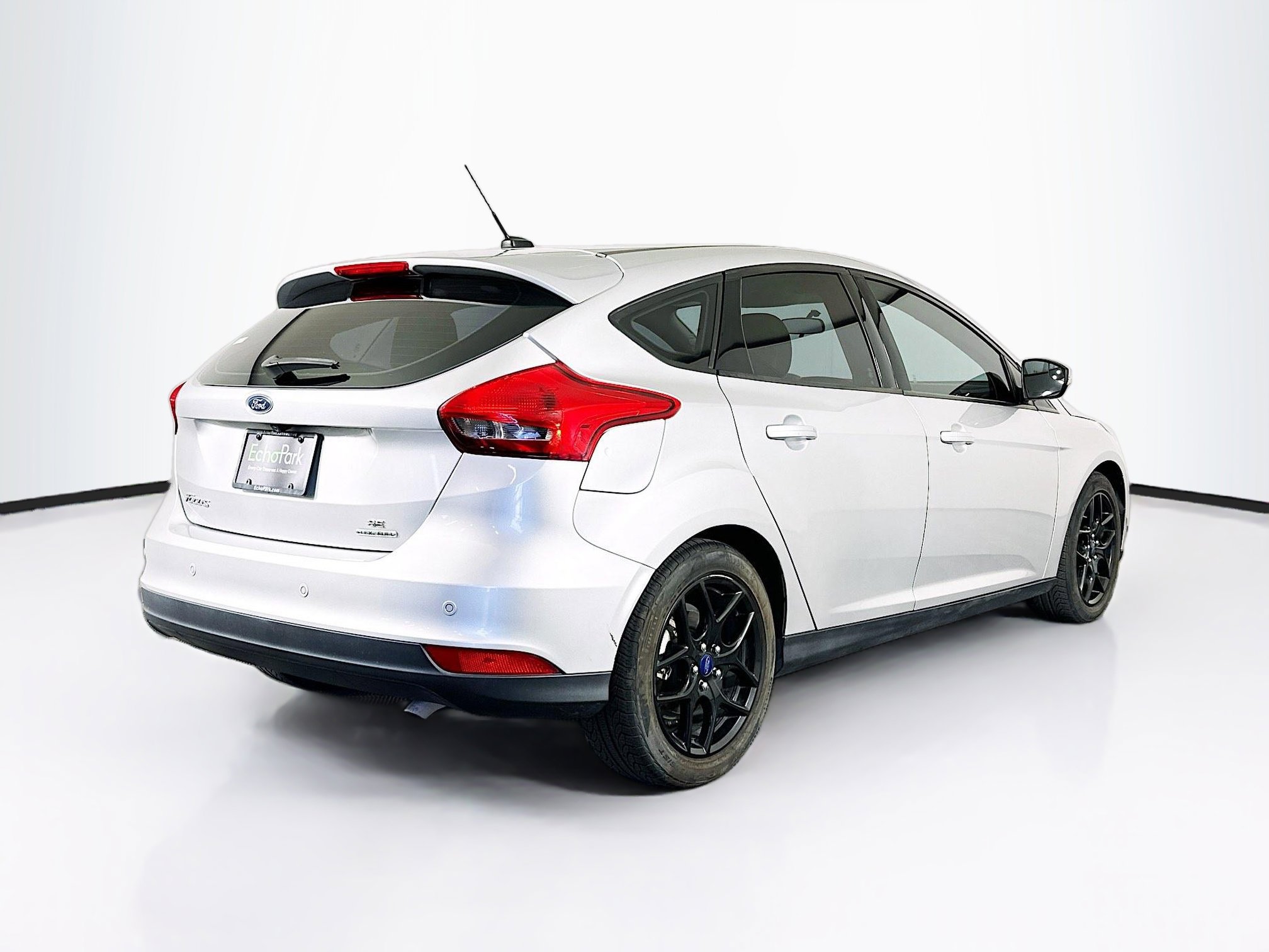Used 2016 Ford Focus SE w/ Equipment Group 201A FWD image 9