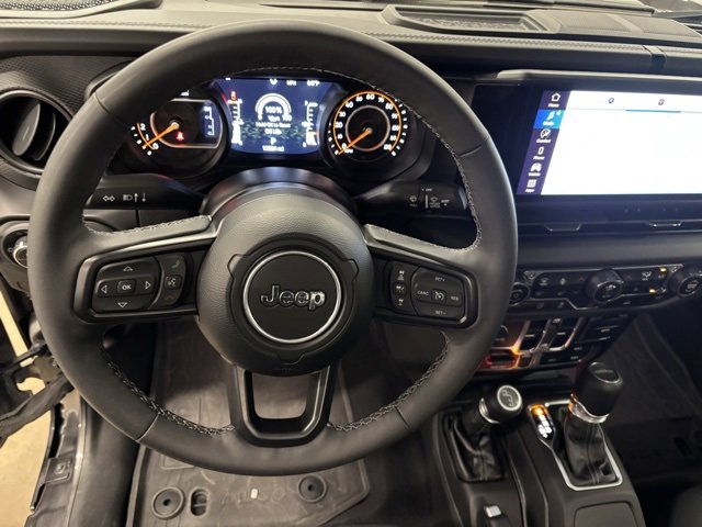 Used 2025 Jeep Gladiator Mojave w/ Convenience Group image 15