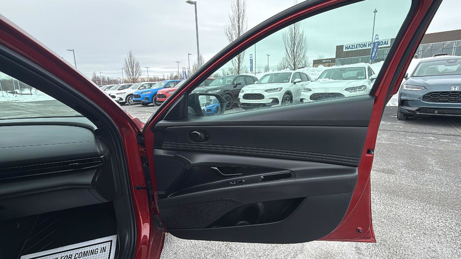 Used 2025 Hyundai Elantra Sport FWD image 16