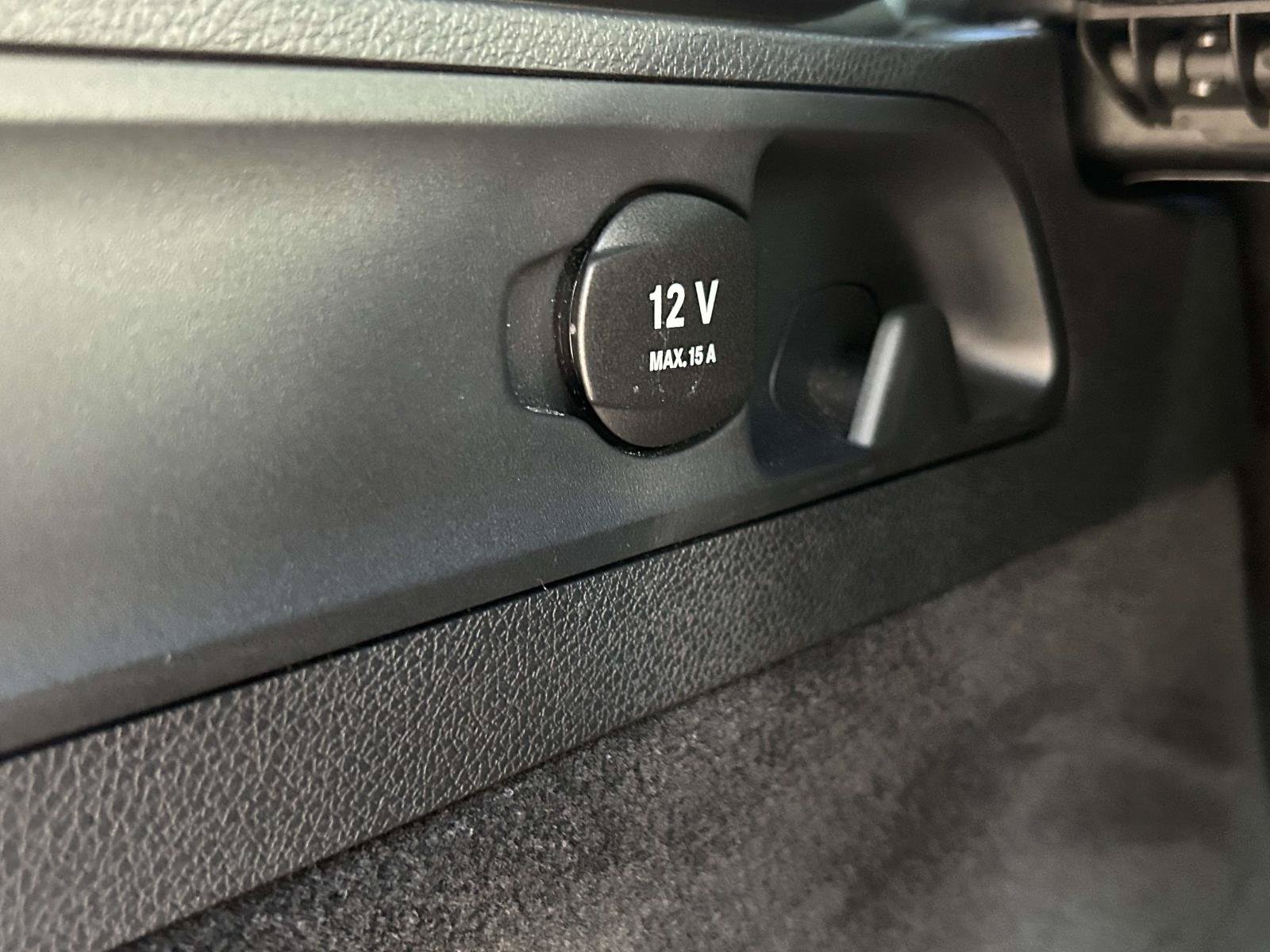 Used 2018 Mercedes-Benz GLC 300 4MATIC image 12