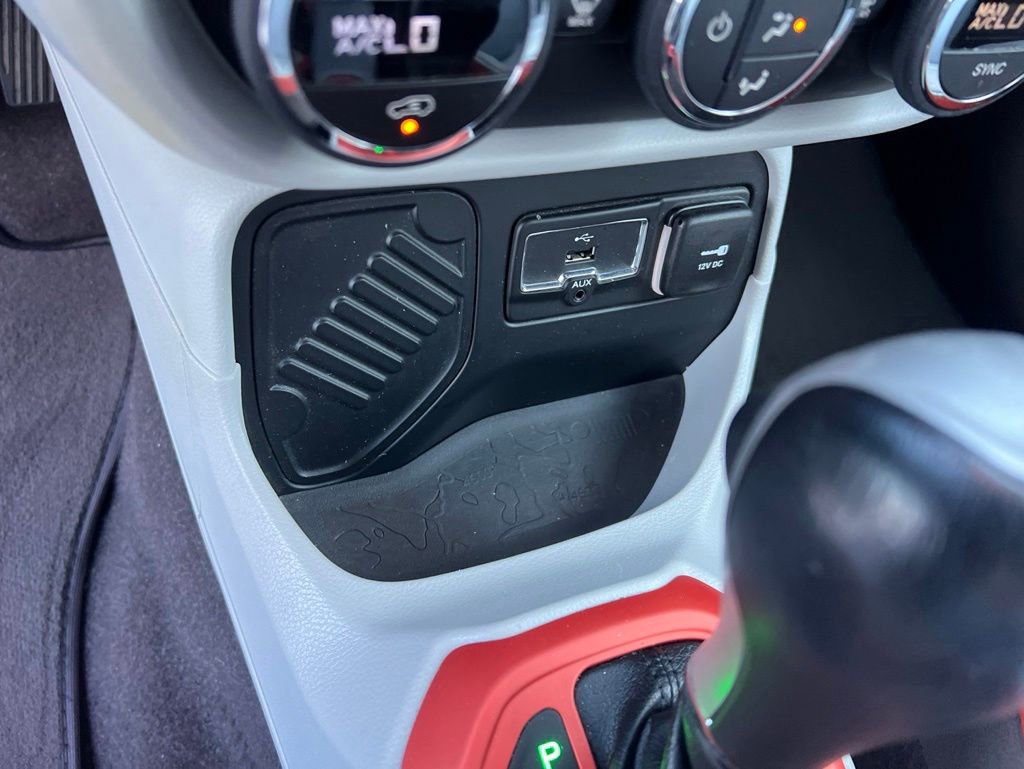Used 2015 Jeep Renegade Limited FWD image 35