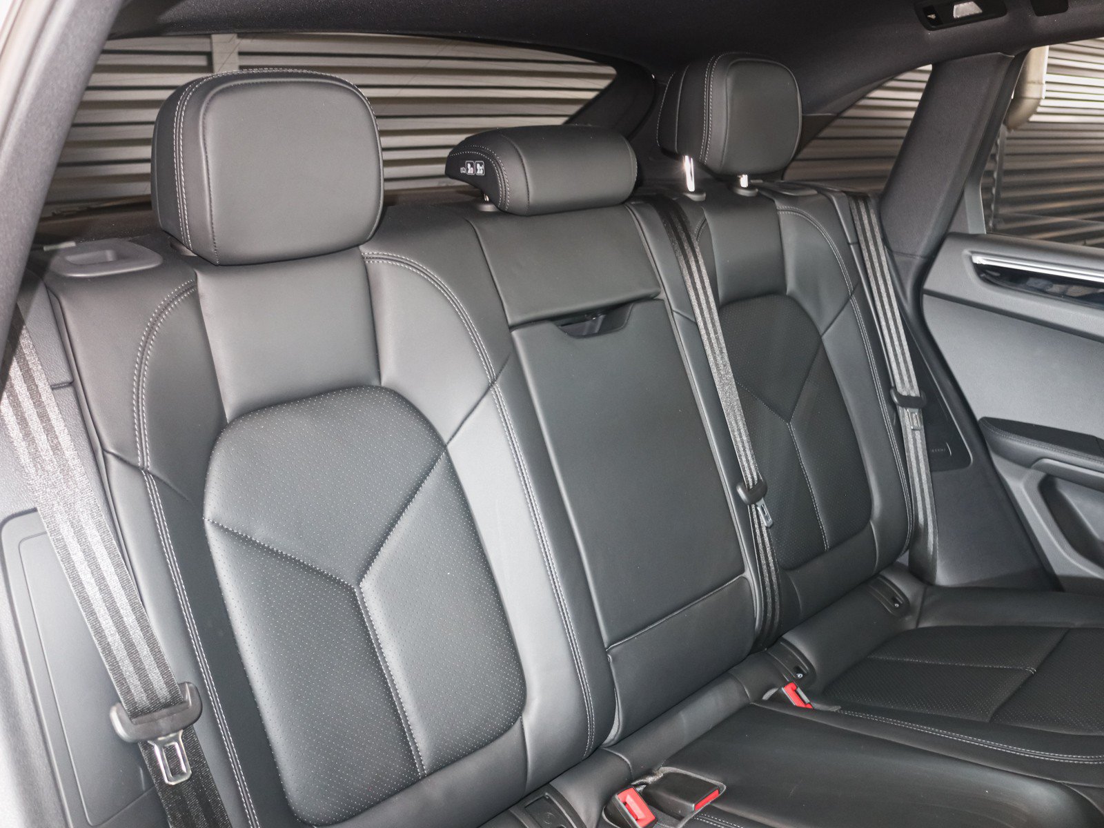Used 2026 Porsche Macan AWD/4WD image 6