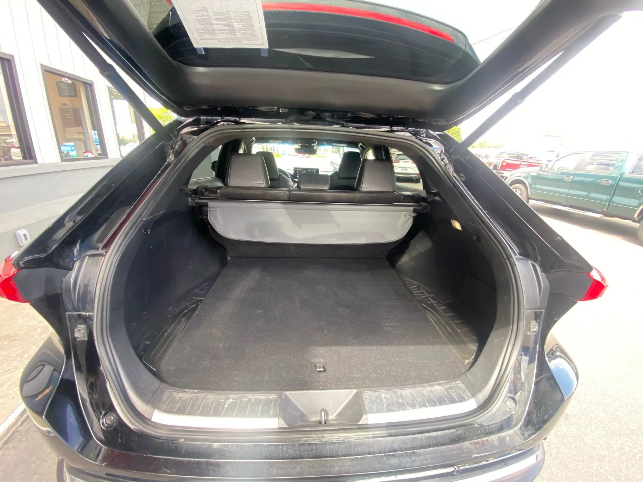 Used 2022 Toyota Venza XLE image 26