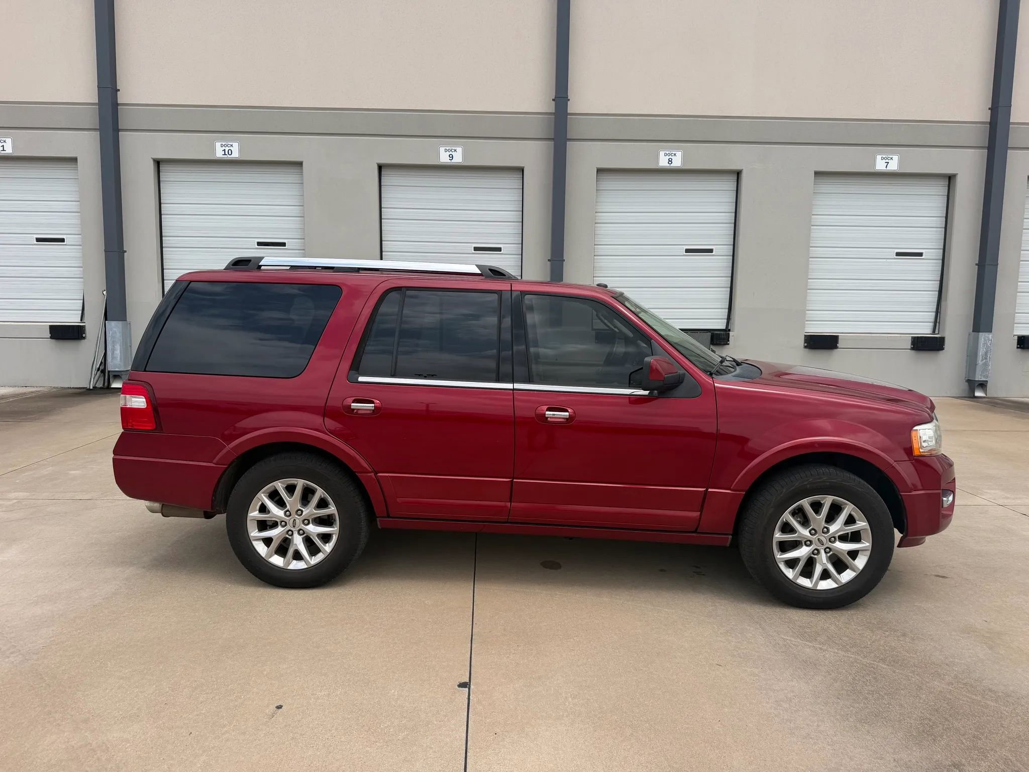 Used 2015 Ford Expedition Limited w/ Equipment Group 301A RWD image 3