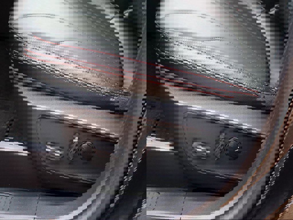 Used 2025 Ford Escape ST-Line Elite w/ Premium Technology Package image 25