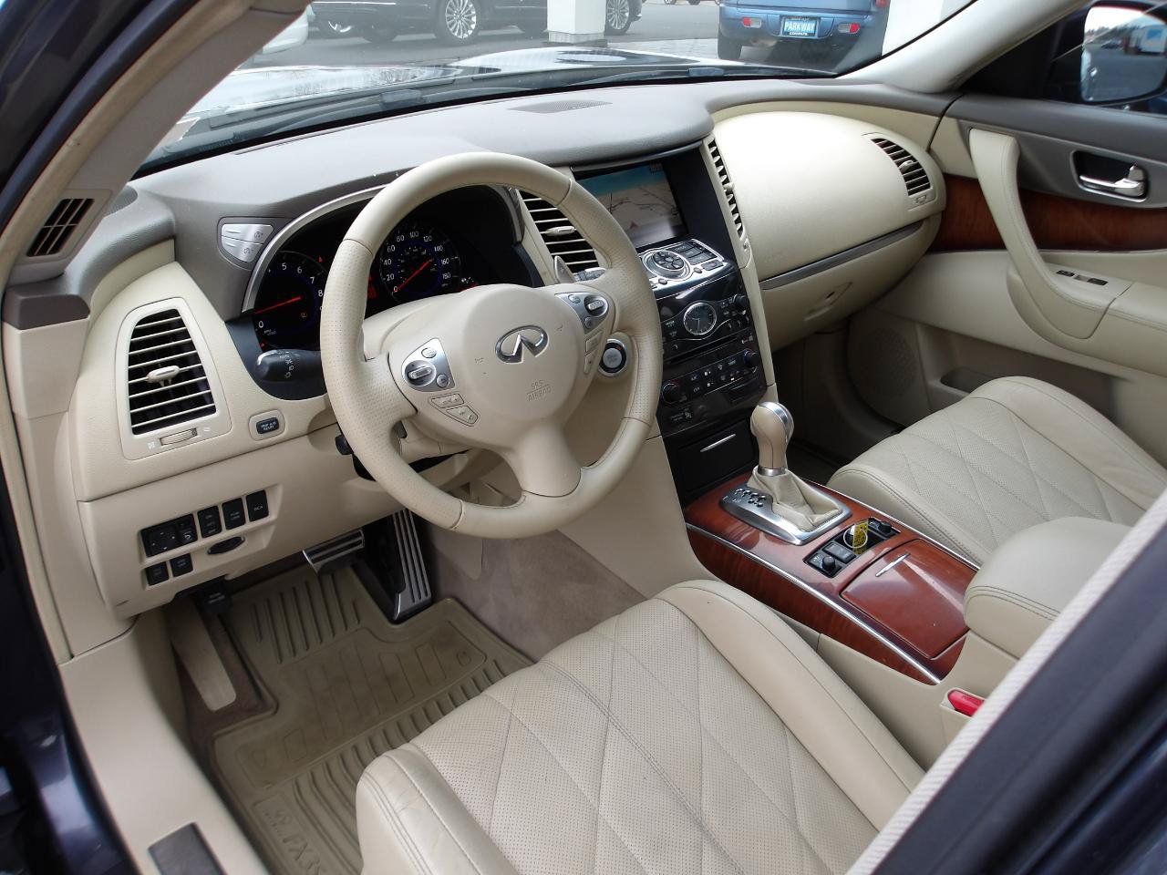 Used 2009 INFINITI FX35 AWD w/ Technology Pkg image 9