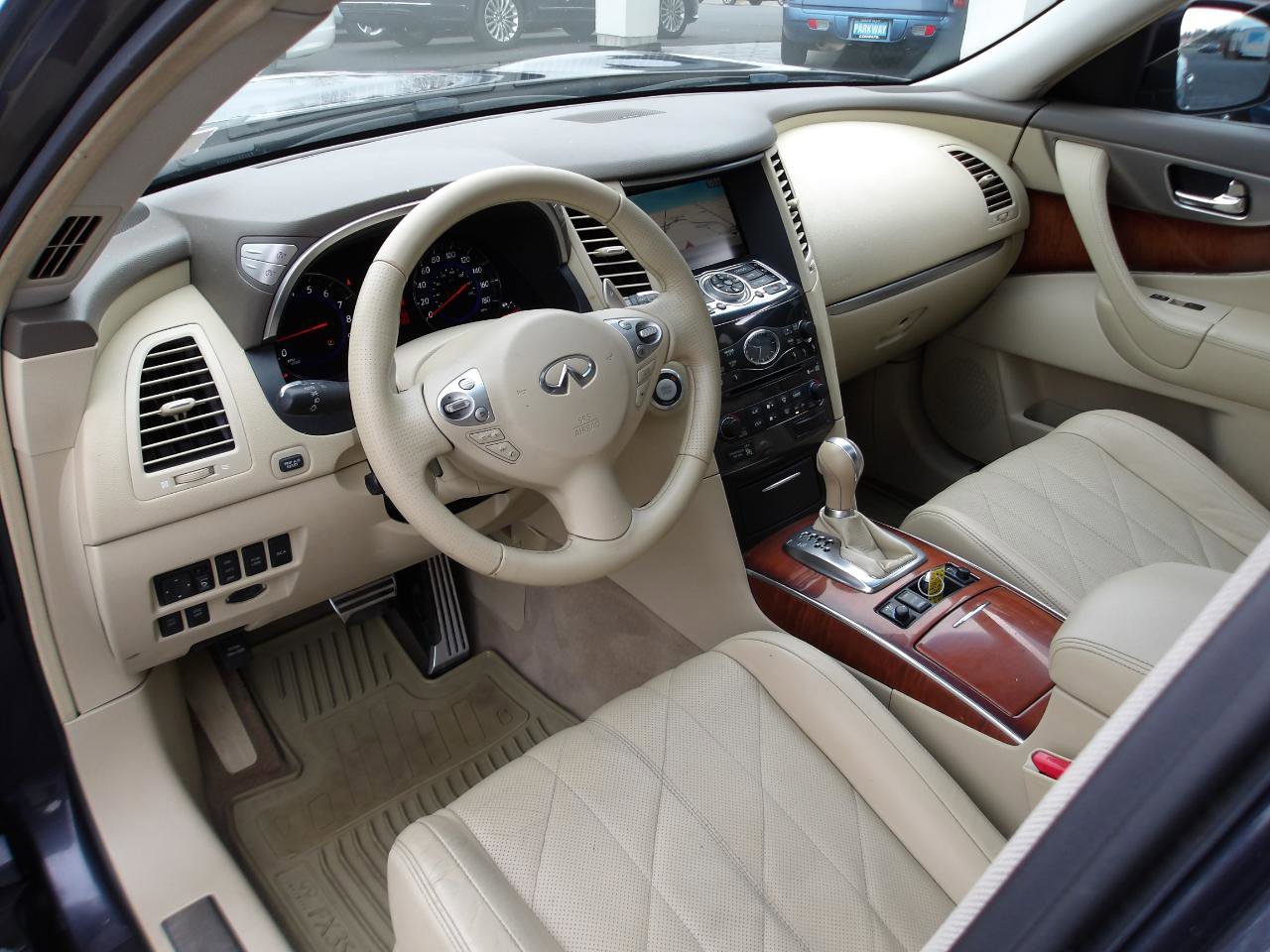 Used 2009 INFINITI FX35 AWD w/ Technology Pkg image 9