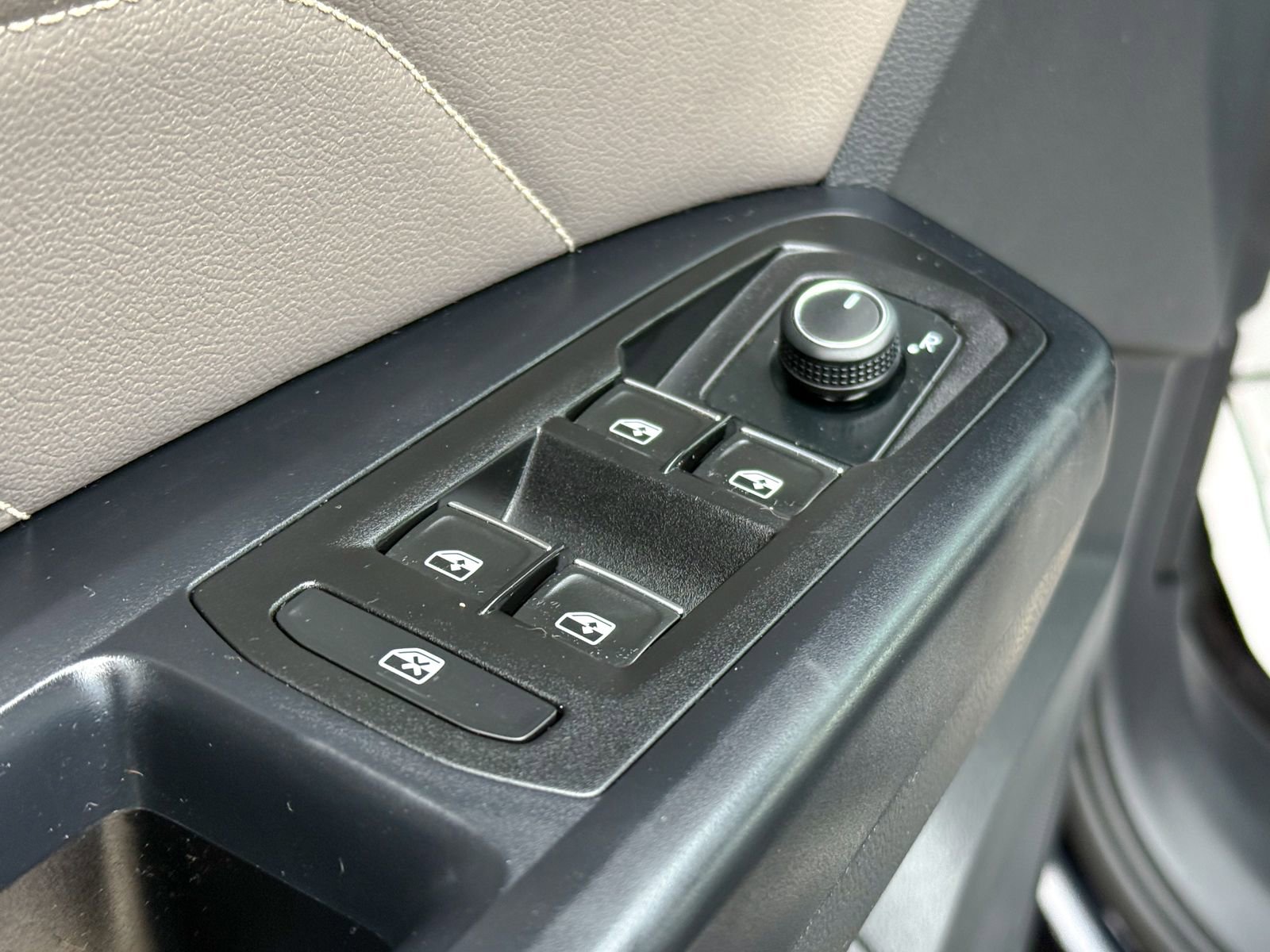 Used 2021 Volkswagen Atlas Cross Sport SE w/ Panoramic Sunroof Package AWD/4WD image 19