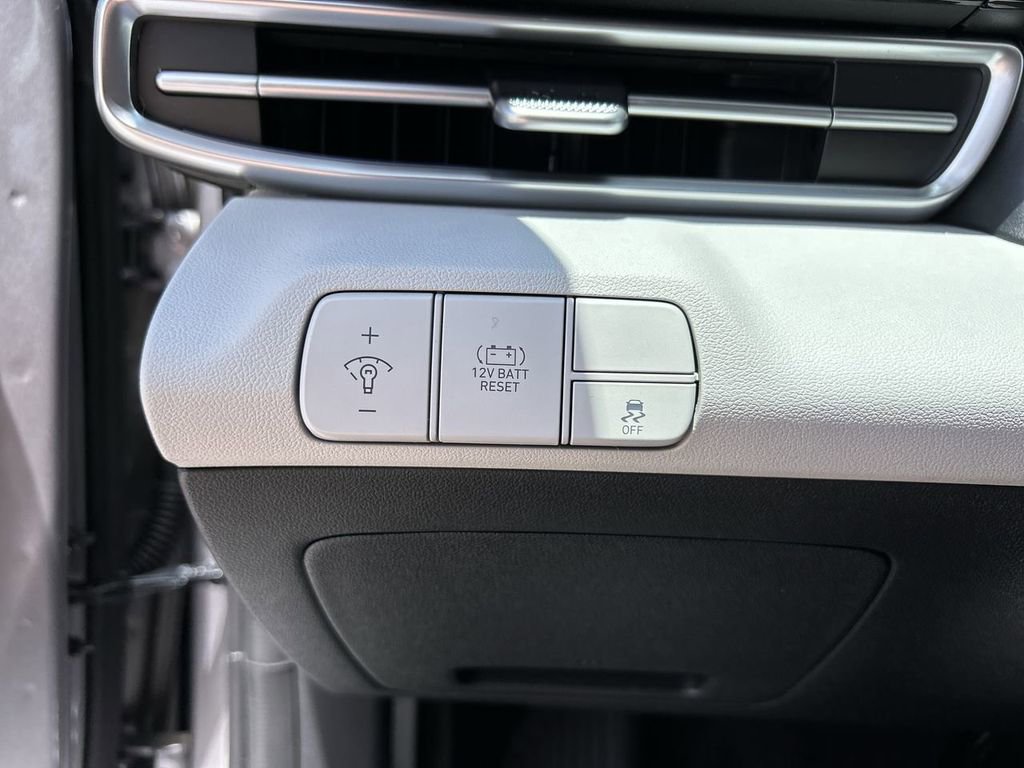 New 2025 Hyundai Elantra Limited image 27