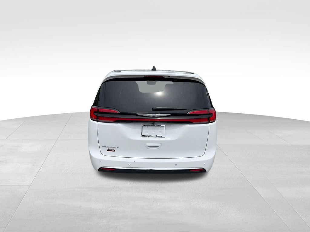 Used 2026 Chrysler Pacifica Select FWD image 5