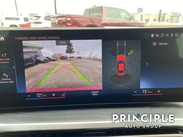 New 2023 BMW 330i Sedan w/ Convenience Package image 32