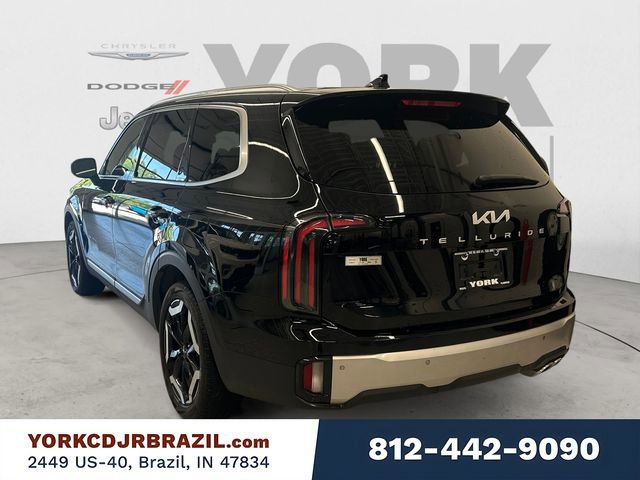 Used 2024 Kia Telluride EX w/ EX Captain's Chair Package FWD image 3