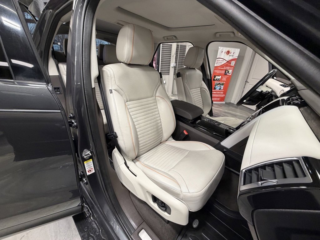 Used 2019 Land Rover Discovery HSE image 5