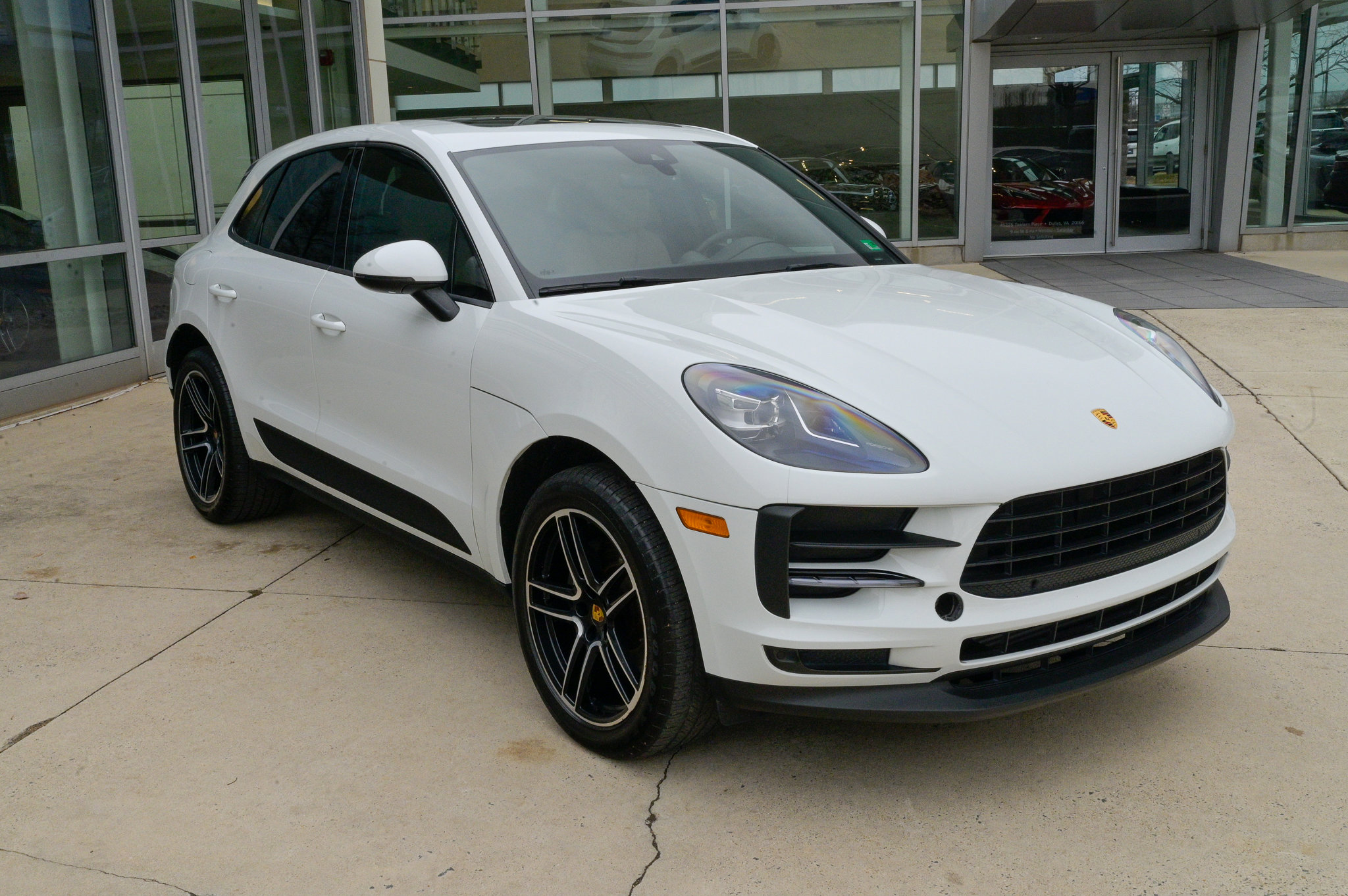 Used 2020 Porsche Macan image 3