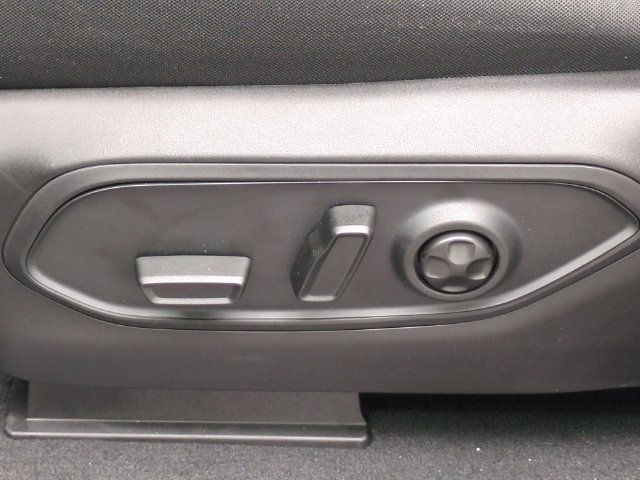 New 2026 Jeep Grand Cherokee Laredo X AWD/4WD image 17