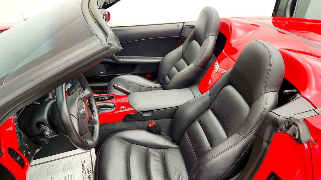 Used 2005 Chevrolet Corvette Convertible w/ Preferred Equipment Group RWD image 19