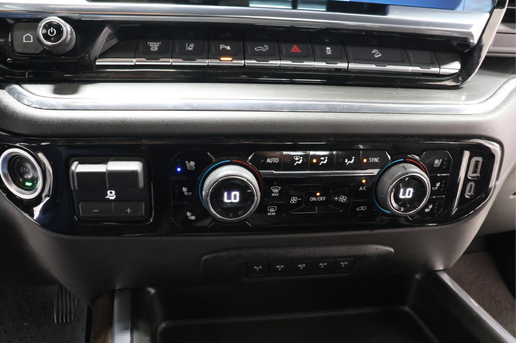 Used 2025 Chevrolet Silverado 2500 High Country AWD/4WD image 9