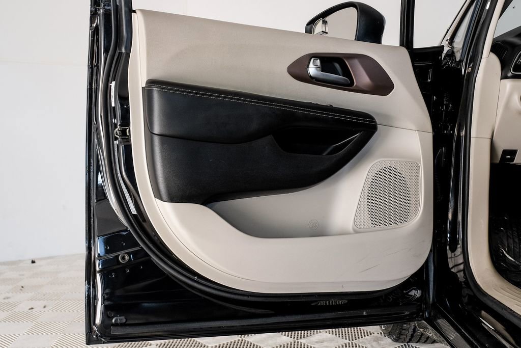 Used 2020 Chrysler Voyager Lxi image 43