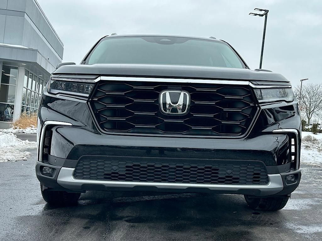 Used 2023 Honda Pilot Touring image 2