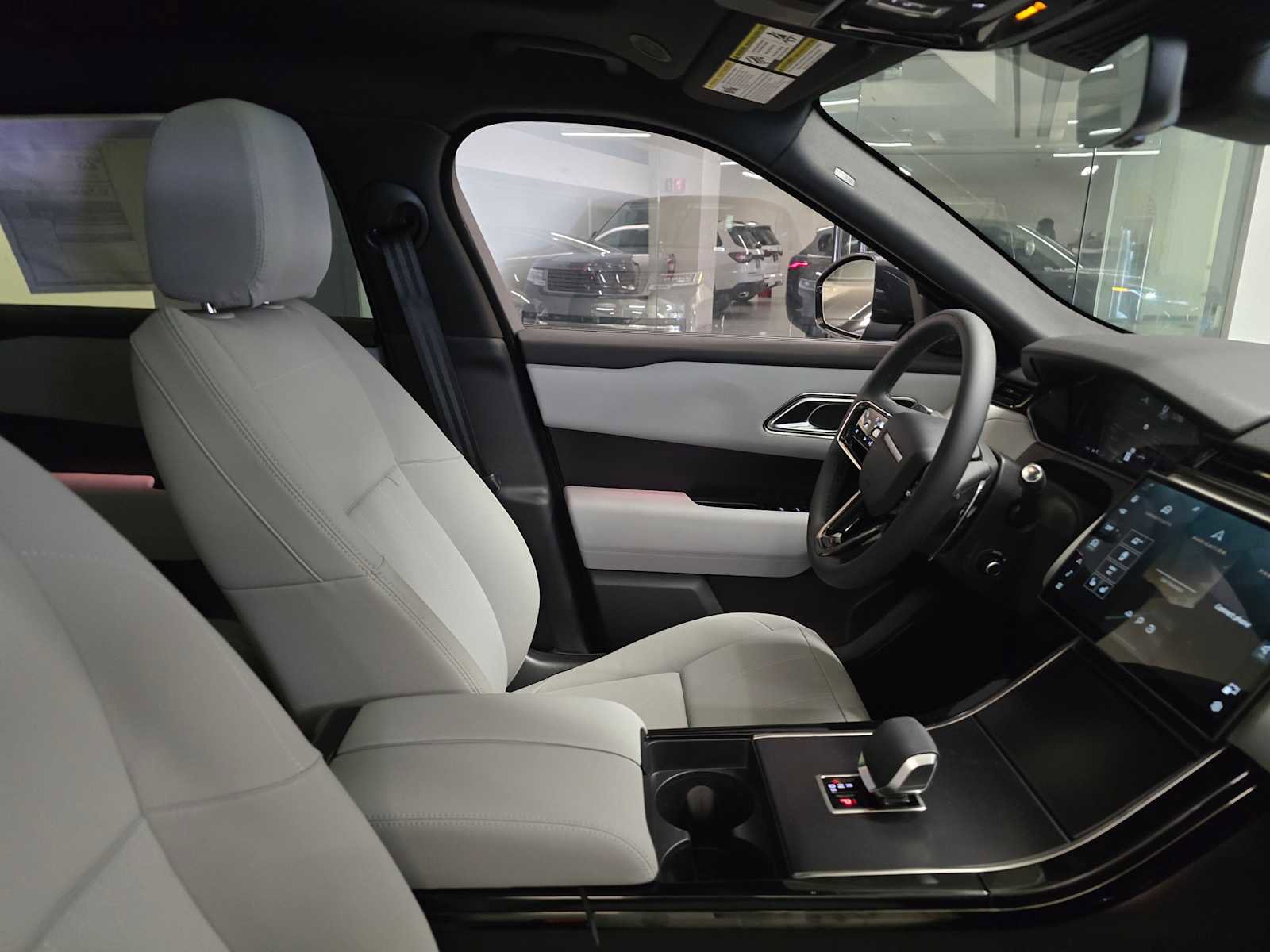 New 2026 Land Rover Range Rover Velar Dynamic SE image 10