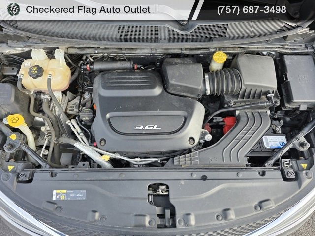 Used 2018 Chrysler Pacifica Limited image 15