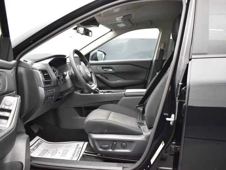 Used 2024 Nissan Rogue SV image 14