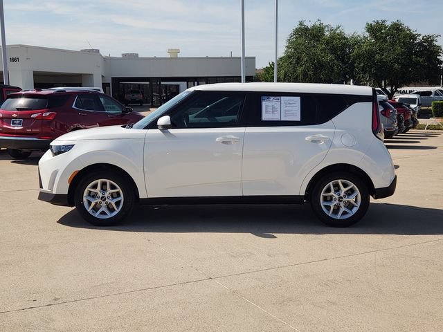 Used 2025 Kia Soul LX w/ LX Technology Package FWD image 12