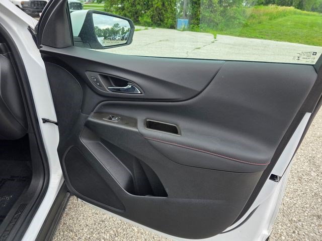 Used 2023 Chevrolet Equinox RS AWD/4WD image 17