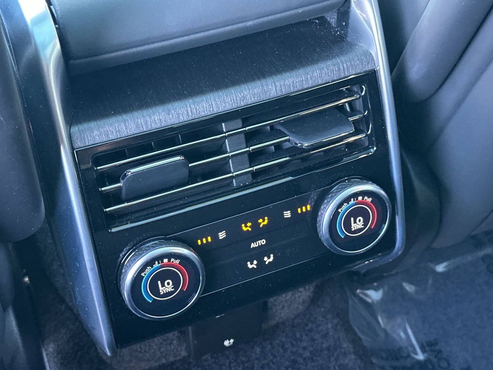 Used 2024 Land Rover Range Rover SE image 13