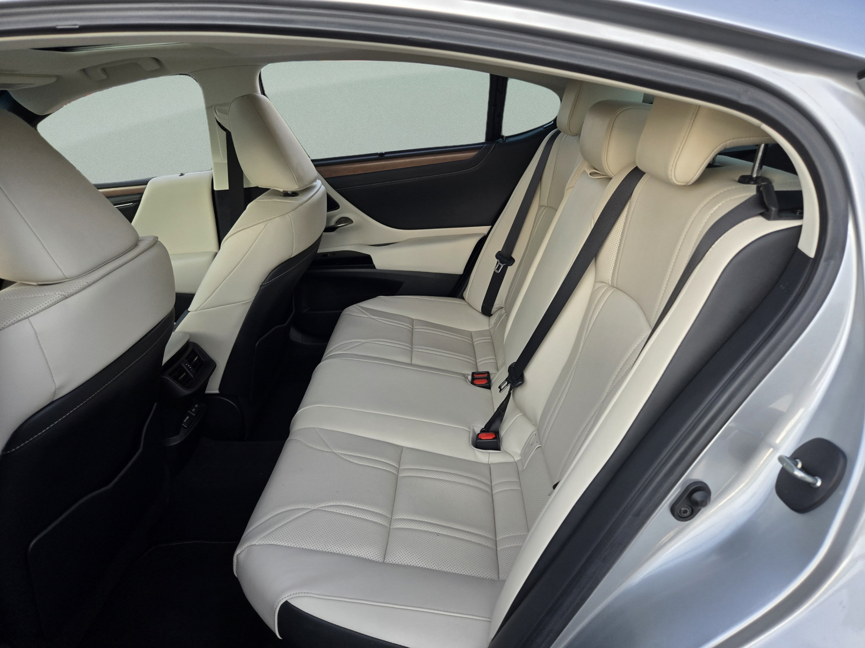 Certified 2025 Lexus ES 300h Ultra Luxury w/ Accessory Package (Z2) FWD image 23