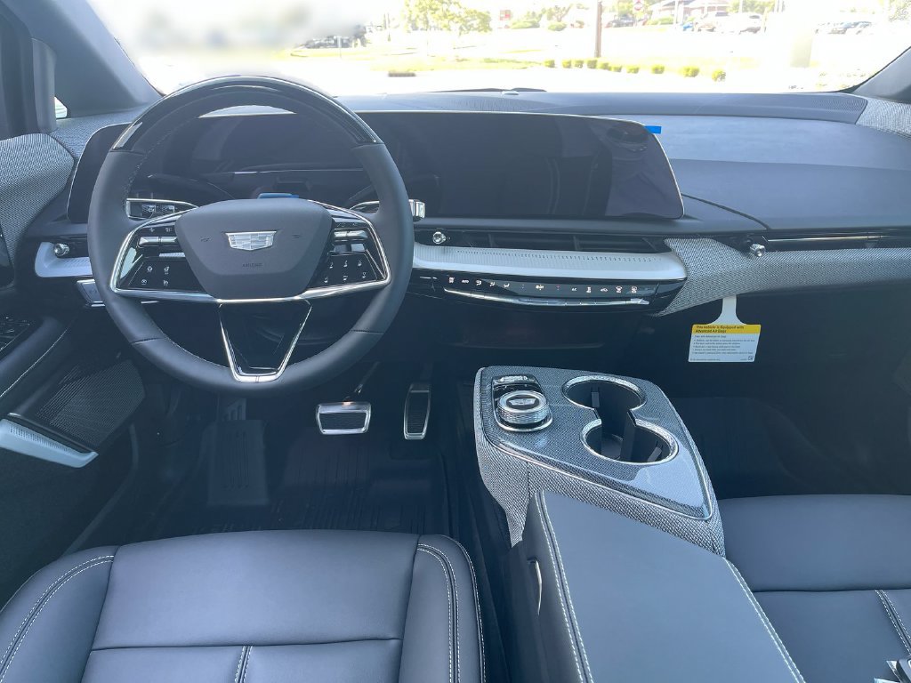 New 2027 Cadillac Optiq Luxury w/ LPO, Floor Liner Package AWD/4WD image 18