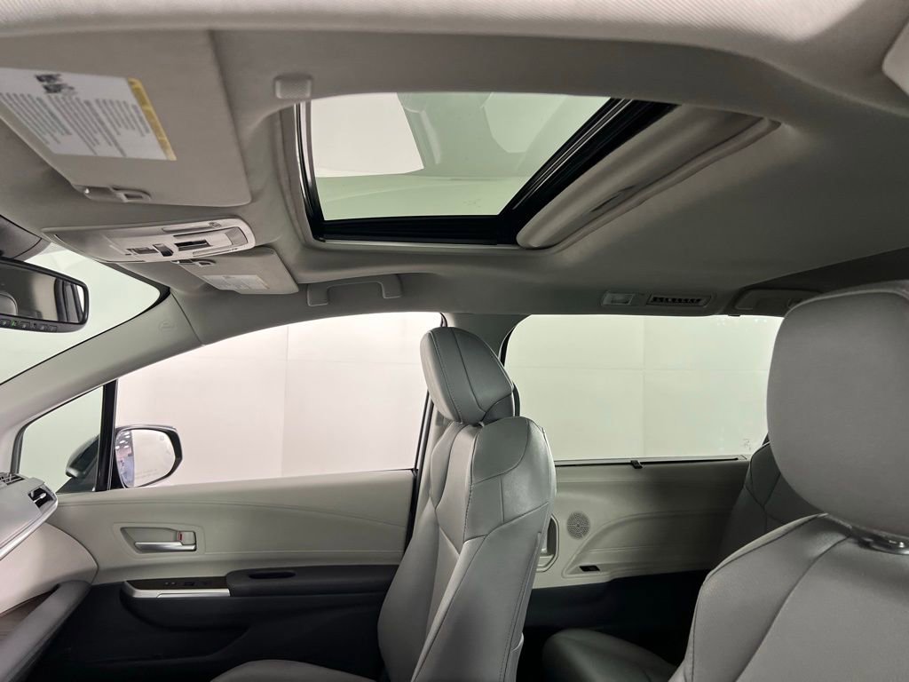 Used 2024 Toyota Sienna XLE image 24