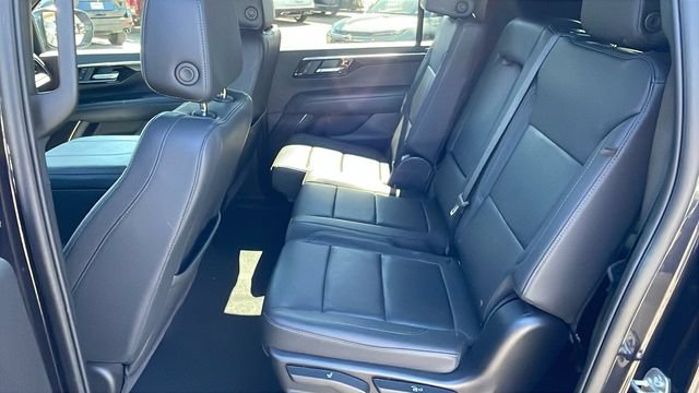 Used 2025 Chevrolet Suburban Z71 AWD/4WD image 13