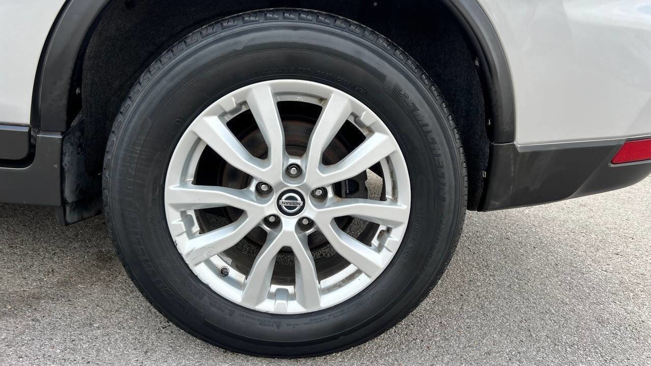 Used 2019 Nissan Rogue SV w/ Sun & Sound Touring Package image 32