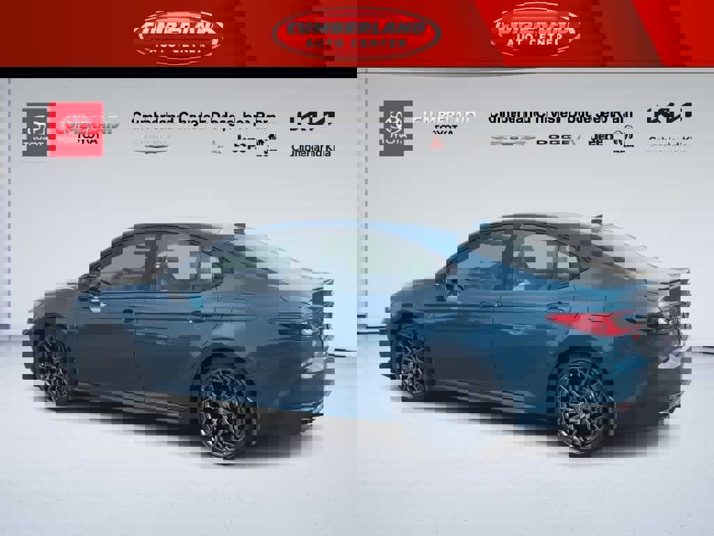 Used 2025 Toyota Camry SE image 6