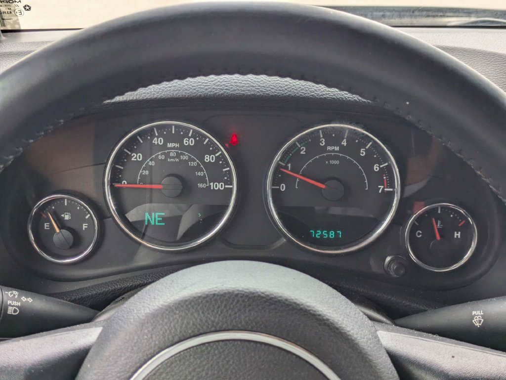 Used 2014 Jeep Wrangler Unlimited Rubicon w/ Connectivity Group AWD/4WD image 26