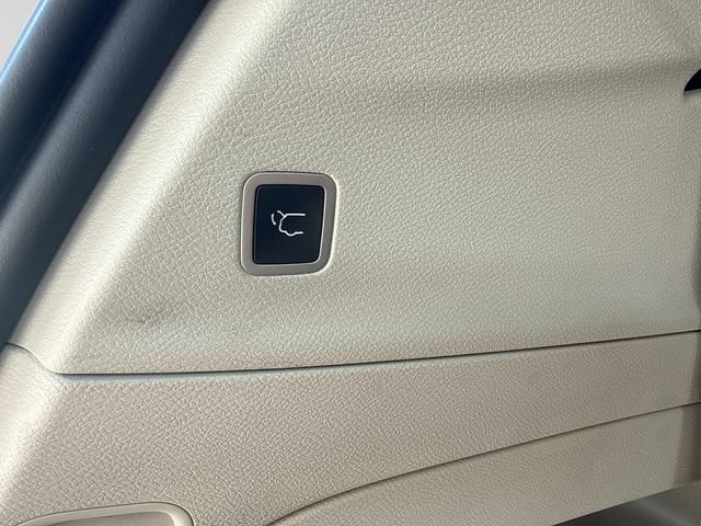 Used 2023 Chrysler Pacifica Touring-L FWD image 18