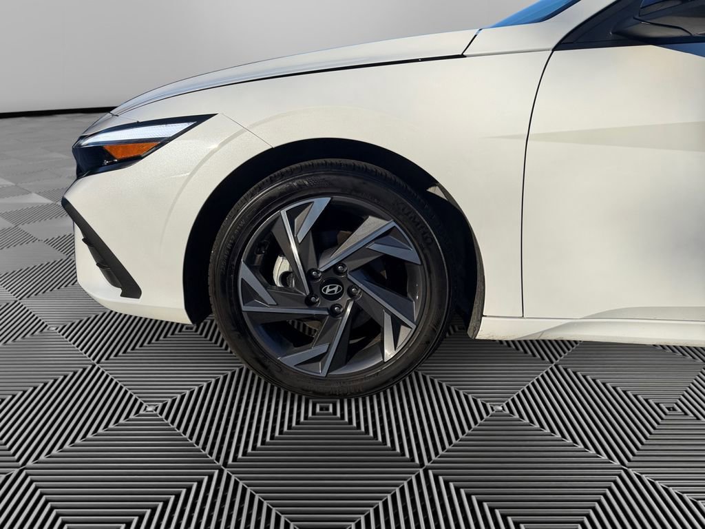 Certified 2025 Hyundai Elantra Sport image 9