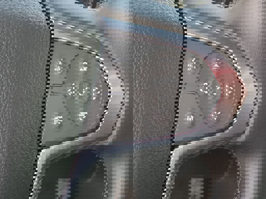 Used 2024 Chevrolet Traverse LT image 25