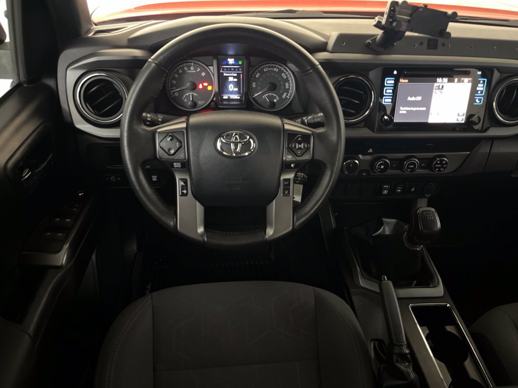 Used 2018 Toyota Tacoma TRD Off-Road AWD/4WD image 31