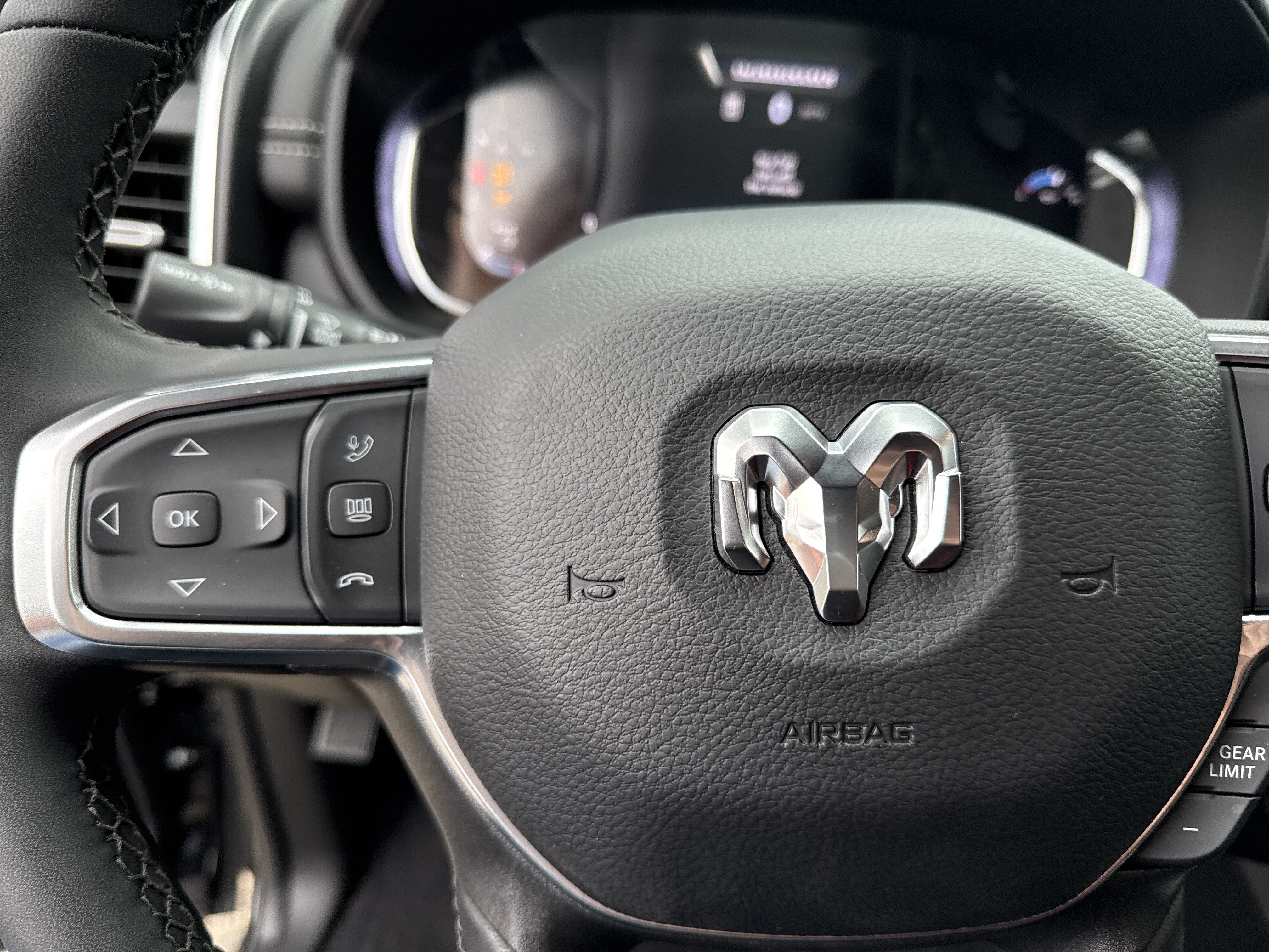 New 2025 RAM 2500 Laramie w/ Towing Technology Group AWD/4WD image 27