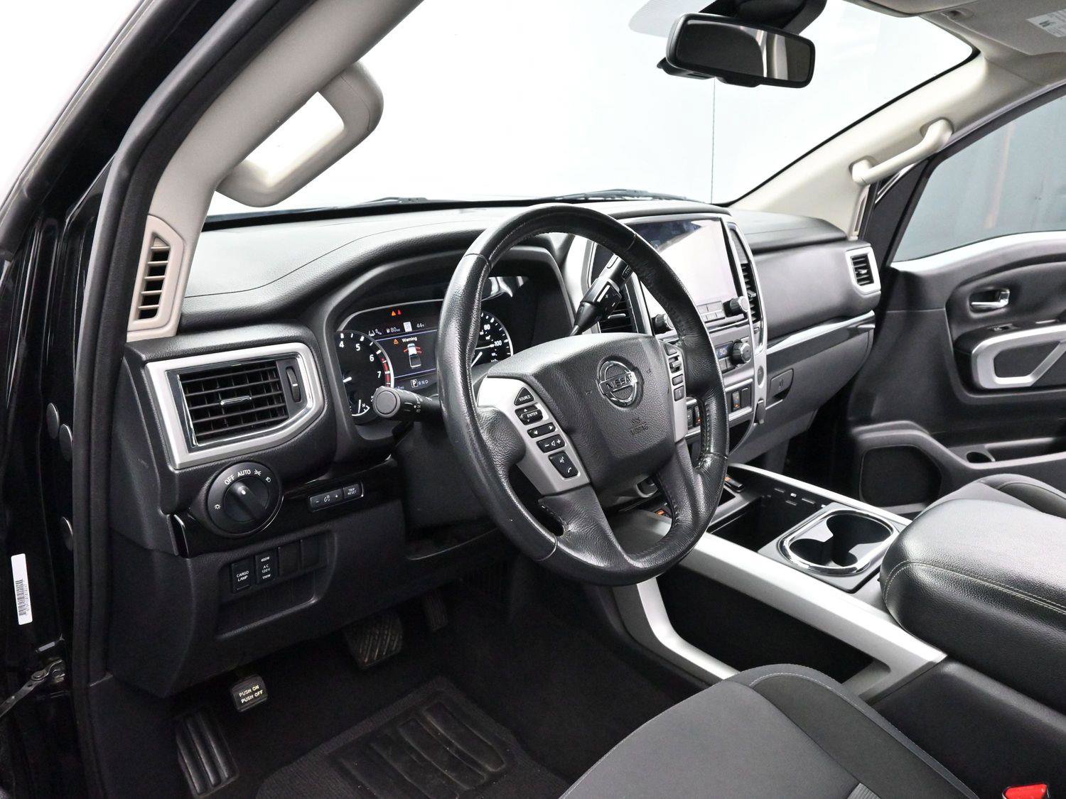 Used 2020 Nissan Titan SV w/ SV Convenience Package image 12