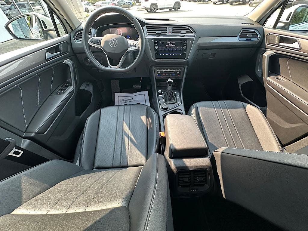 Used 2024 Volkswagen Tiguan SE AWD/4WD image 16