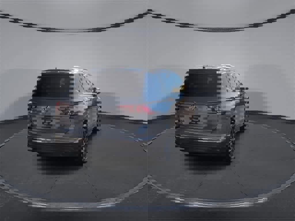 Used 2022 Volkswagen Tiguan SE image 8