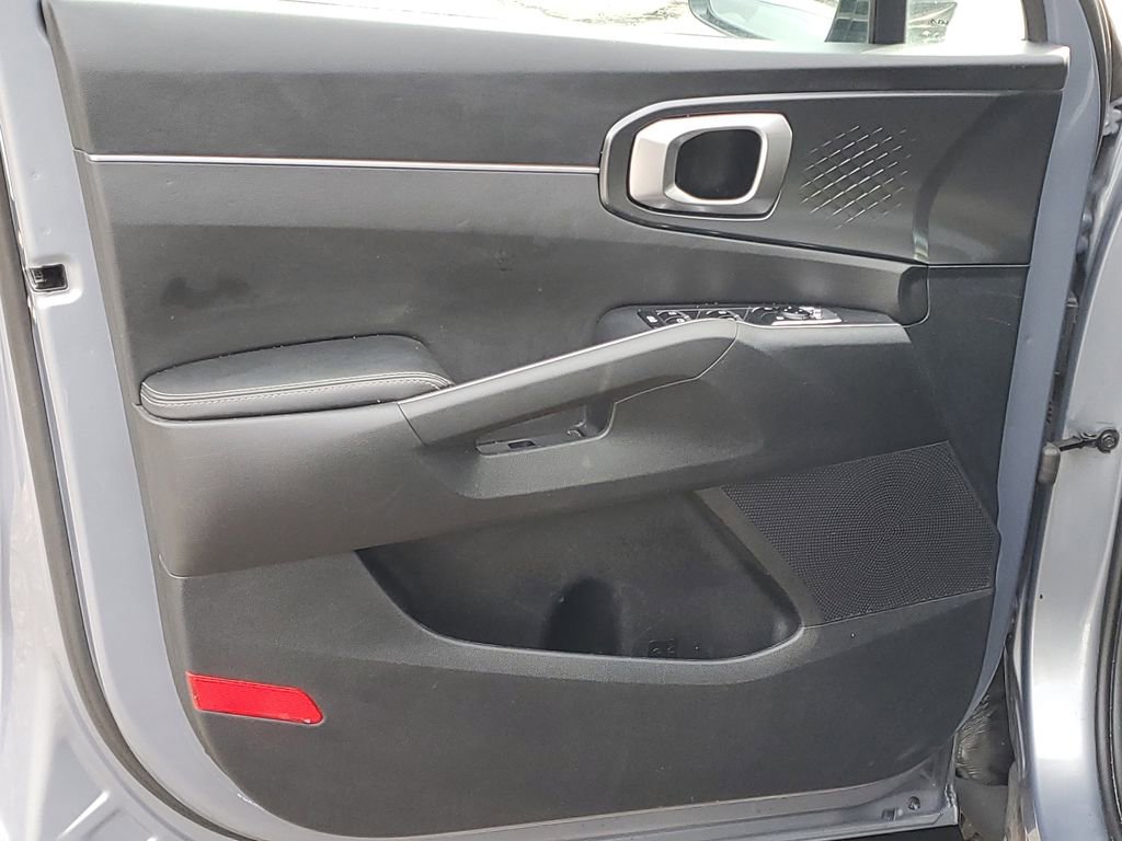 Certified 2023 Kia Sorento LX image 8