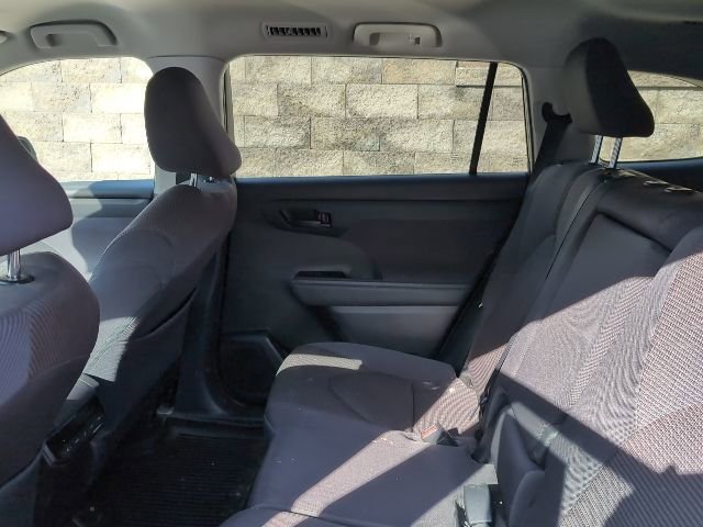 Used 2022 Toyota Highlander LE AWD/4WD image 21