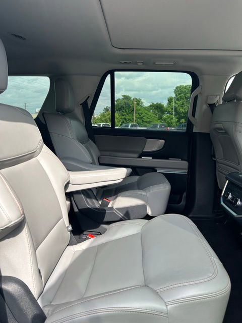 Used 2025 Ford Expedition Active RWD image 10