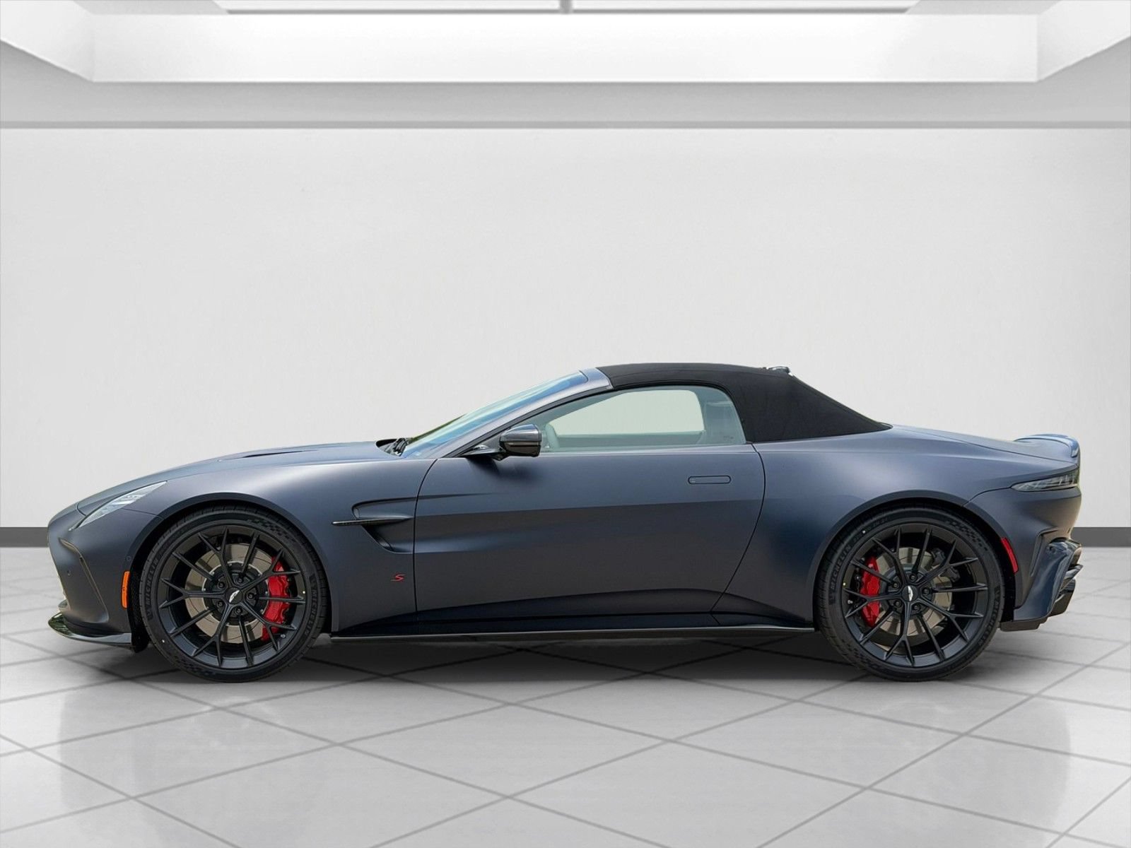 New 2026 Aston Martin V8 Vantage S RWD image 8